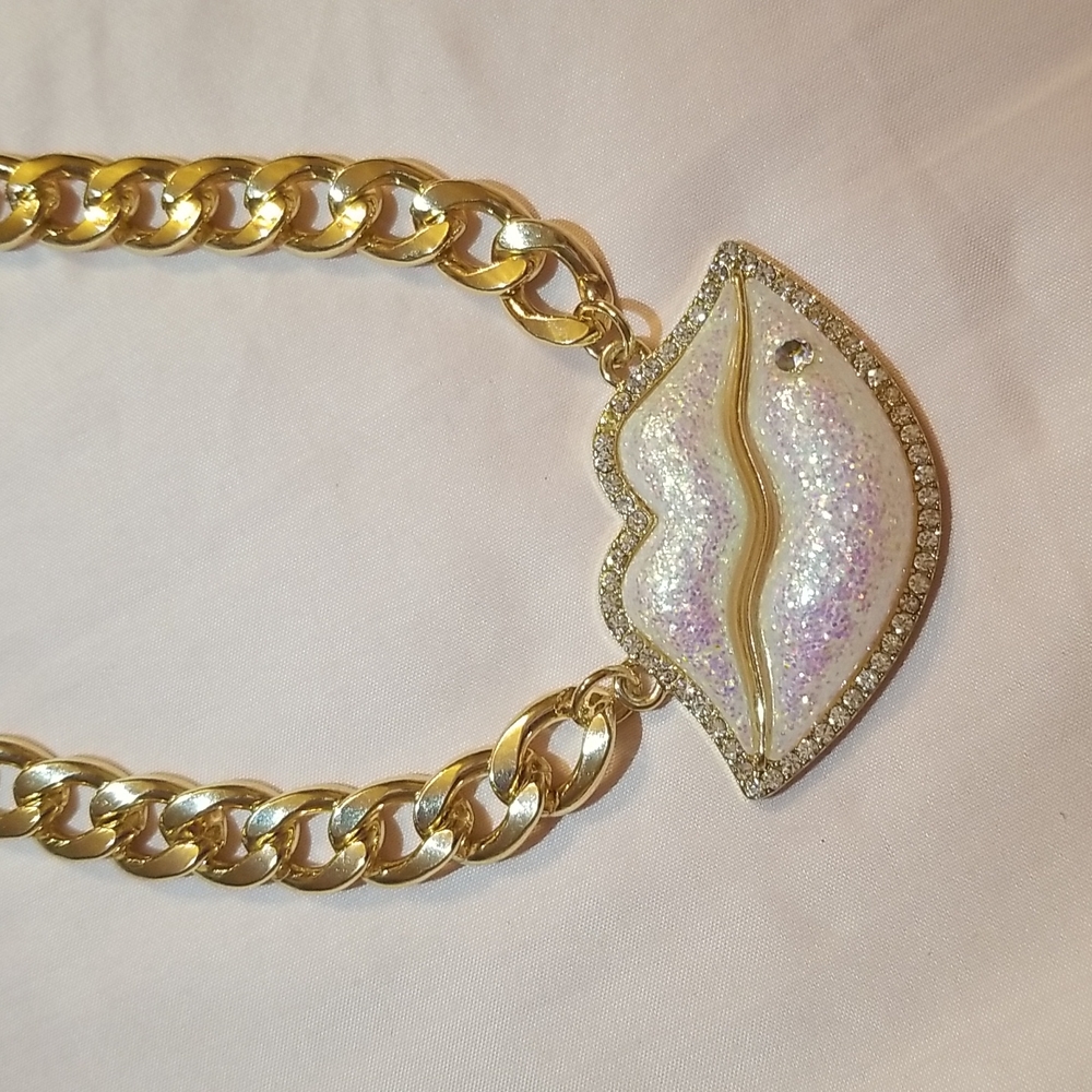 Betsey Johnson Kissing Lips Necklace (large) white gold chain Rare